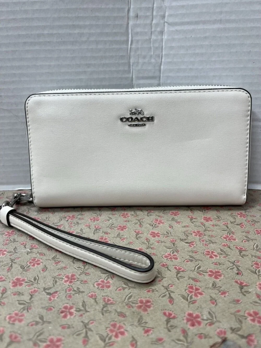 Coach Long Zip Around Wallet Chalk/SV Refined Calf Leather NEW